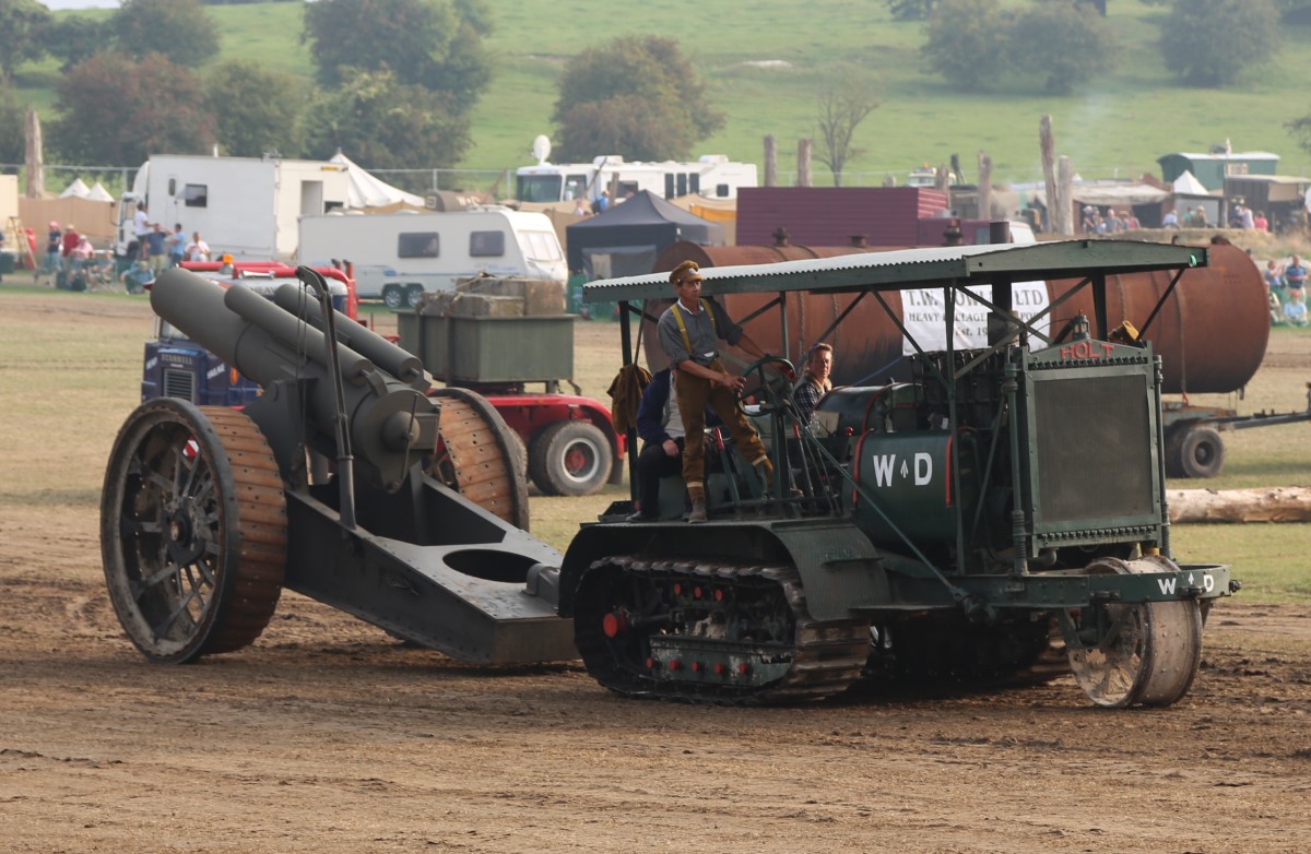 Holt 75_Gun tractor